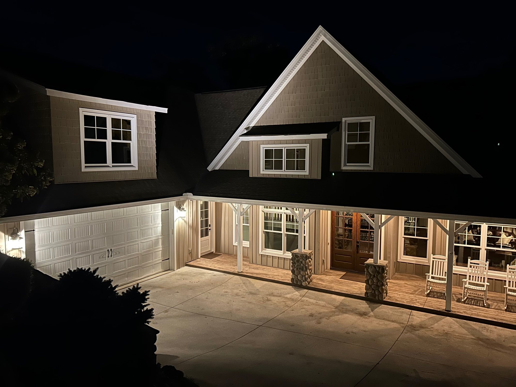 The house at night, wide view