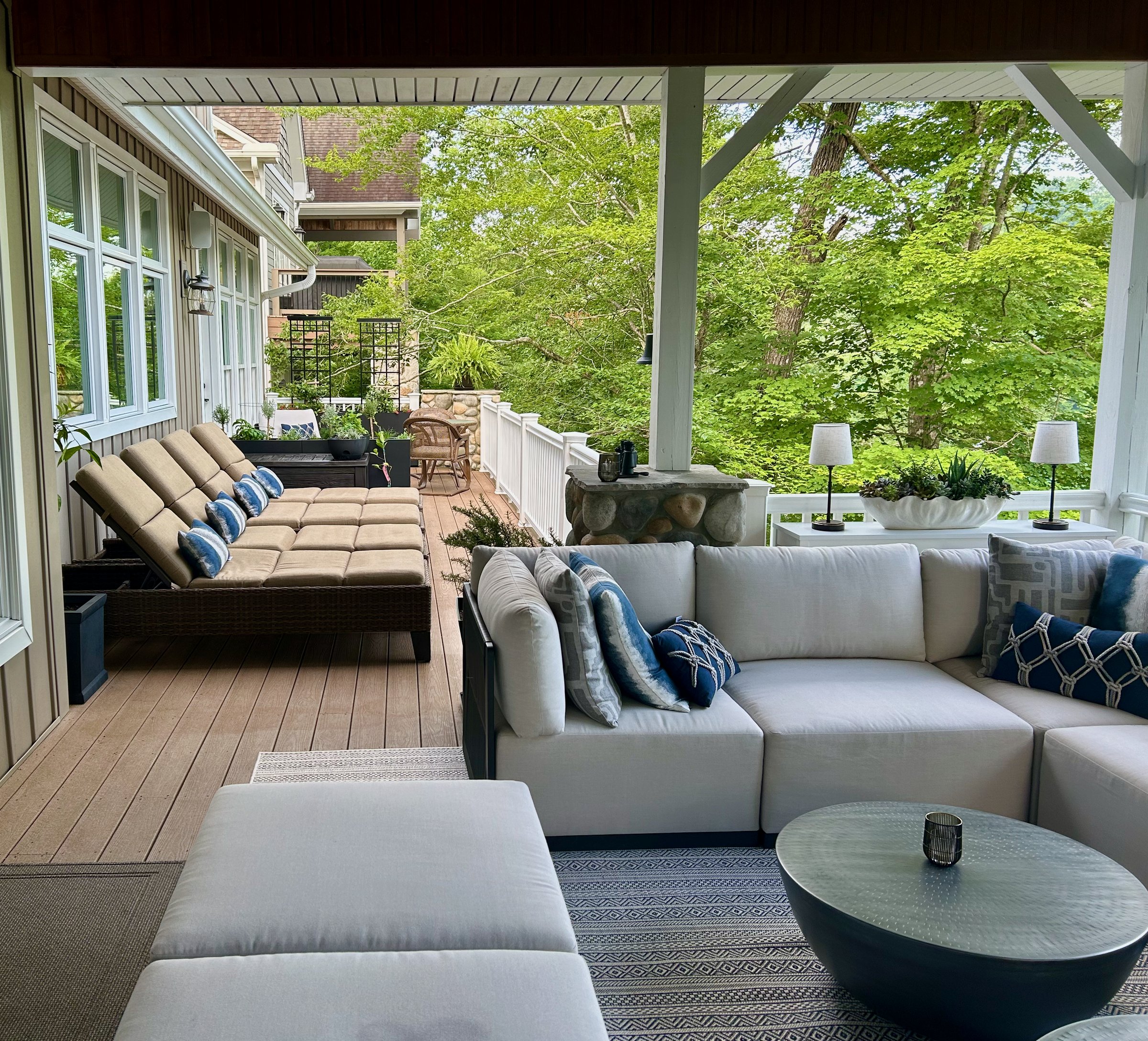 Daytime outdoor relaxation on the main terrace